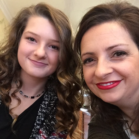 Meet your Posher Duo, Paige & Rayna - Picture 1 of 1